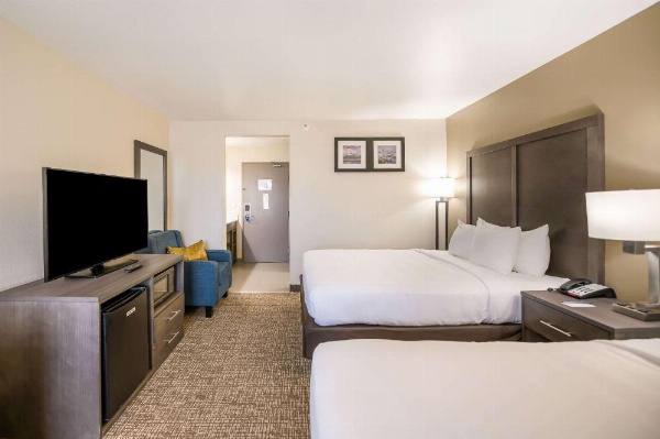 Comfort Inn image 16